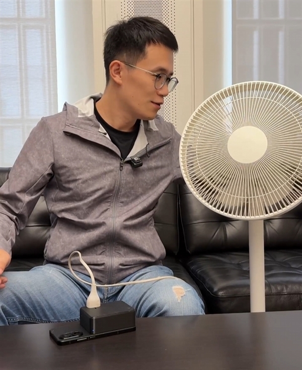 王腾爆改REDMI Turbo 4 Pro:烧水壶、电风扇插手机上取电