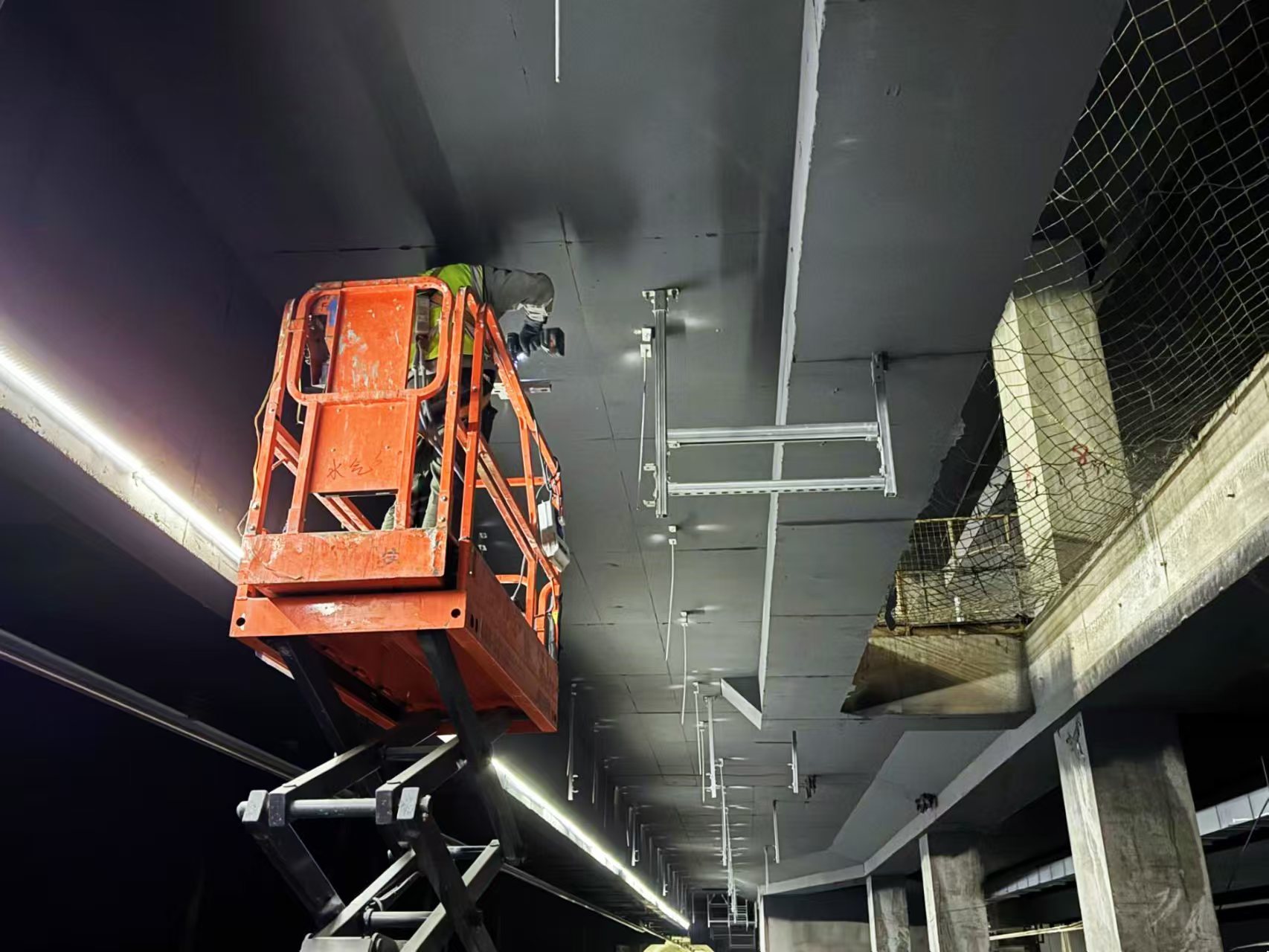 长春地铁5号线风水电装修工程加速推进