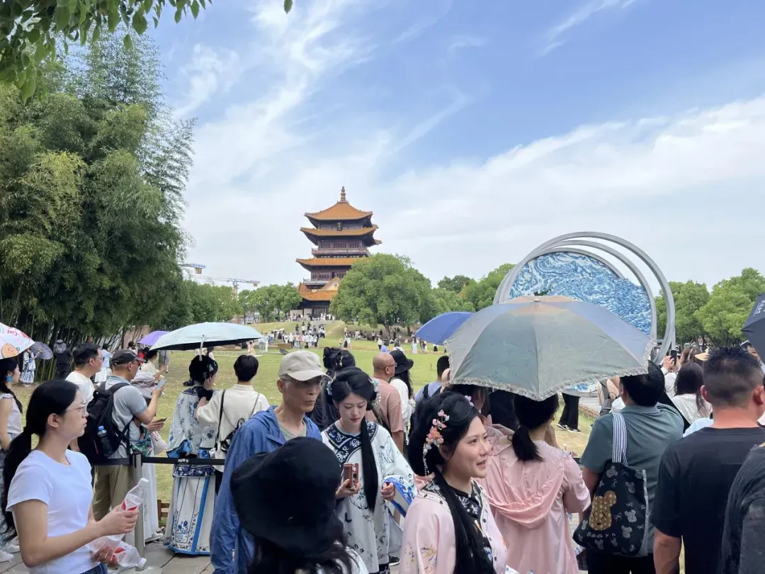 陶阳里游客人头攒动