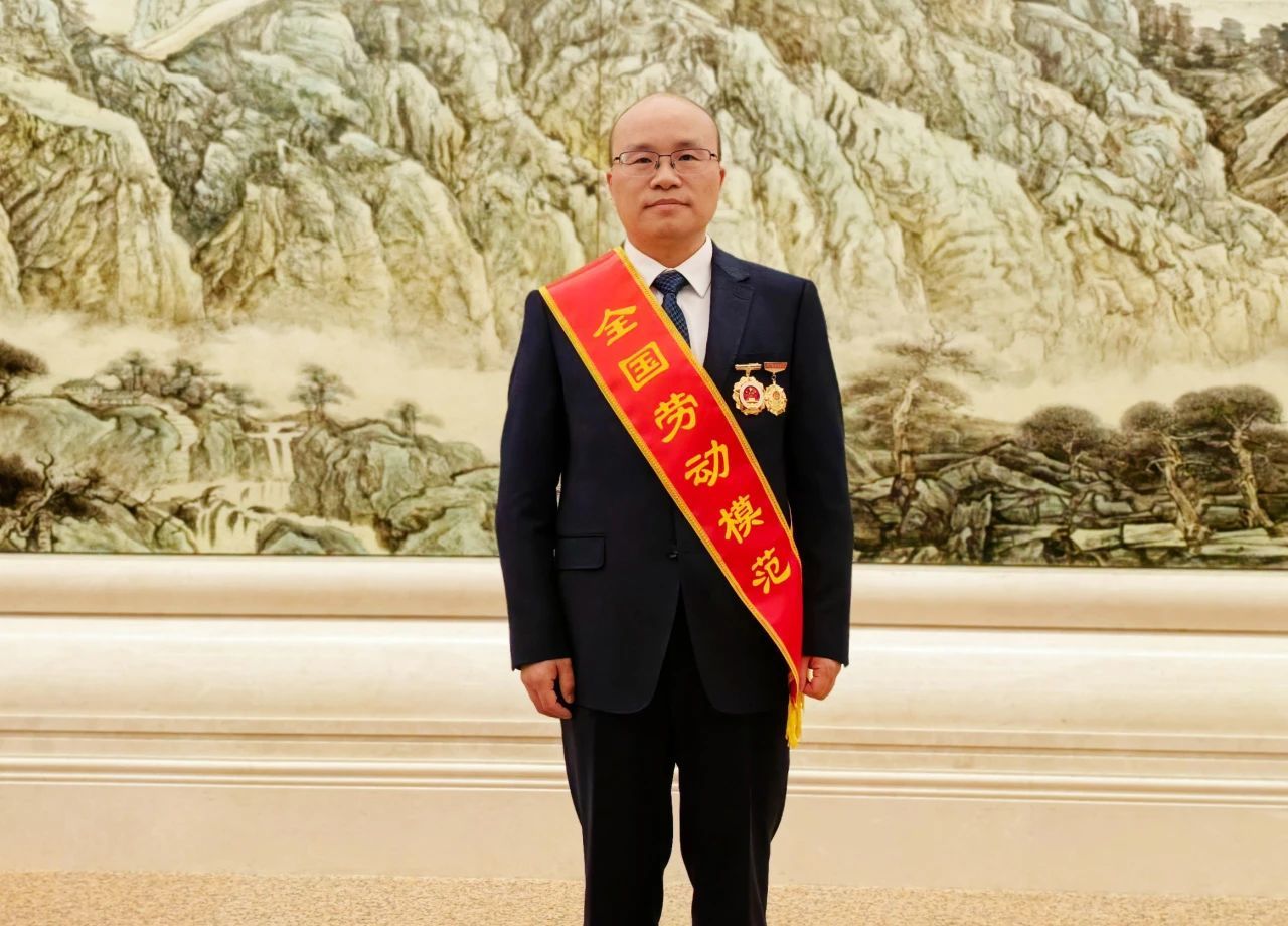 全国劳模张达| 甬江潮涌立潮头 石化报国写担当