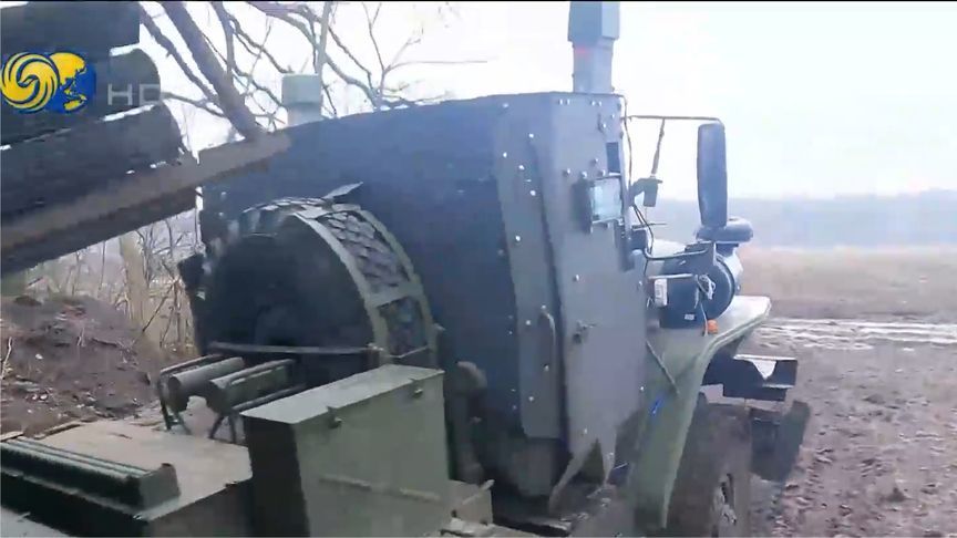 凤凰探访俄别尔哥罗德战线炮兵阵地：前线用单炮机动射击防无人机