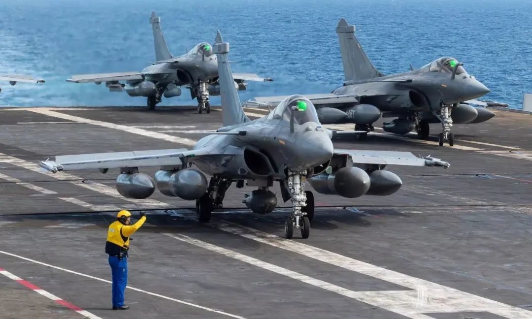 唐驳虎：全面解析歼10空战对手，法国阵风战机为何不堪一击？