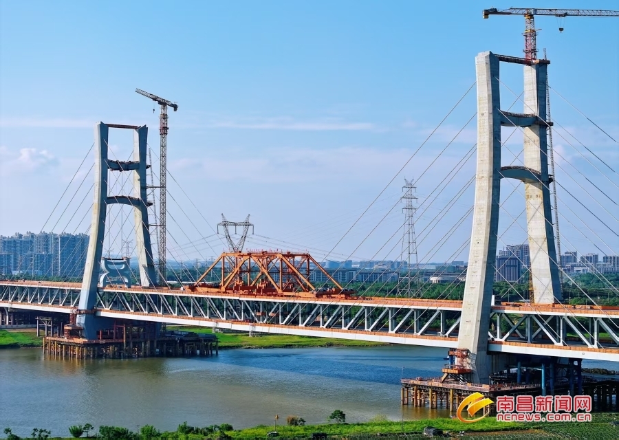 奋进的夏天！南昌市隆兴大桥跨赣江西支主桥施工忙