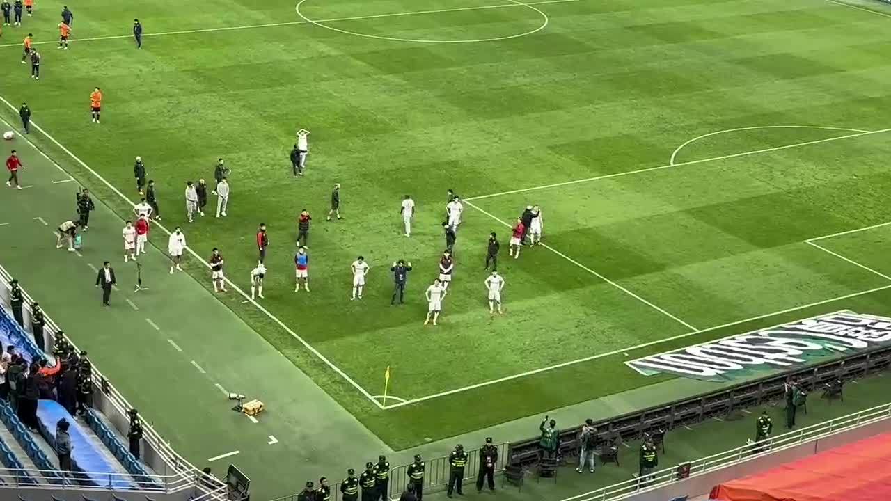 看得太窝火，长春亚泰远征军愤怒地高喊“谢晖下课”