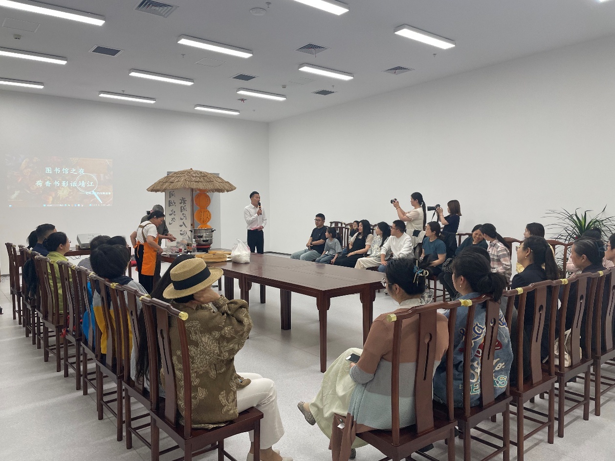 图为图书馆之夜活动现场。朱靖摄
