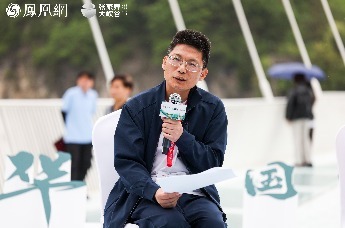 诗人作家吴昕孺：无论飓风掀起多大浪潮，这船总能接住