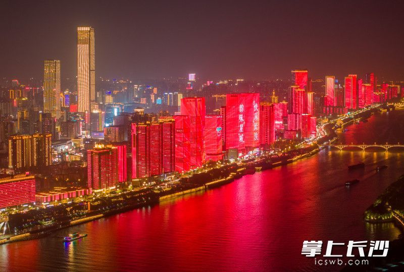 湘江东岸的璀璨灯光。