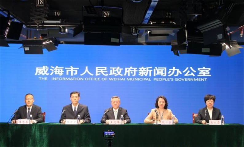 新闻发布会在新闻大厦11楼融媒体演播厅举行