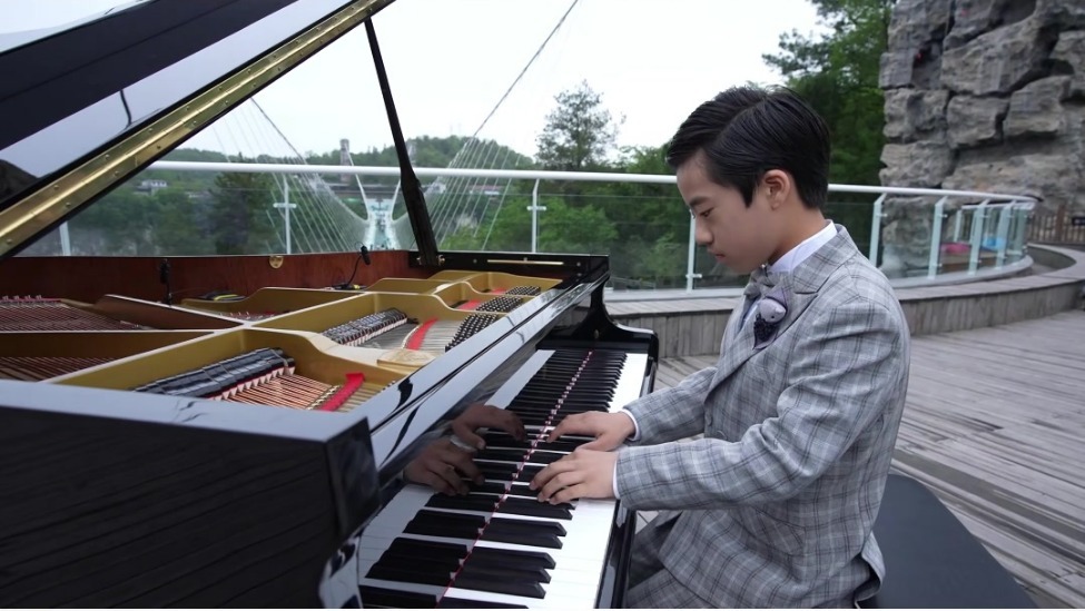 “魔指精灵”李培文：乘着《月光》漫步峡谷是什么感觉