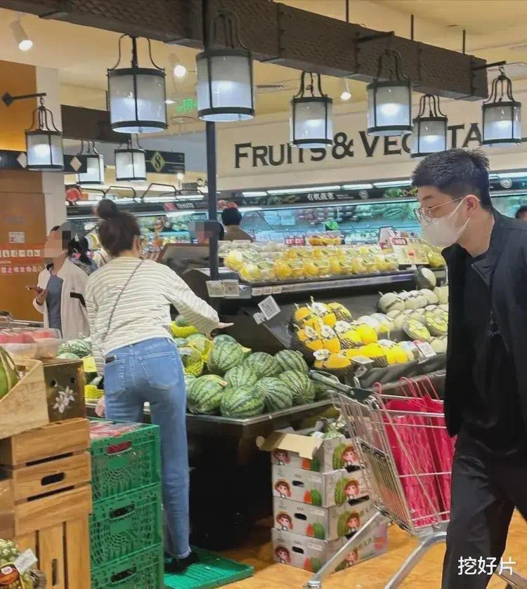 头像丸子头女生图片__杨洋逛夜市被偶遇