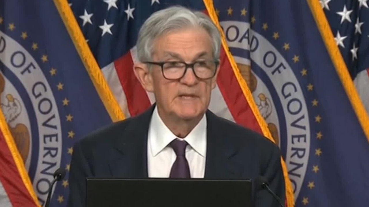 美联储维持利率不变，连续三次按“暂停键”，鲍威尔警告滞胀风险正增加