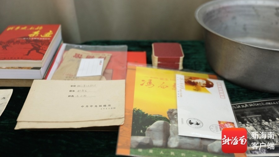 捐赠文物实物史料。记者 林鸿羽 摄