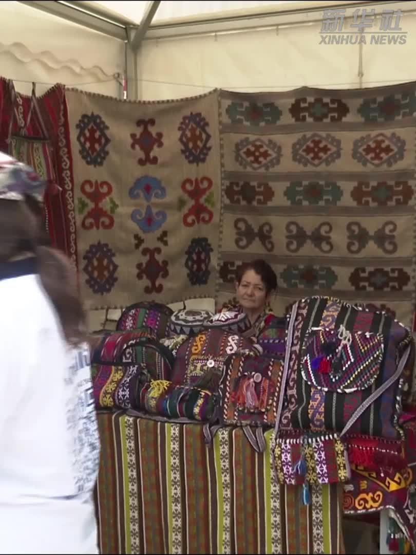 阿塞拜疆巴库老城举行国际地毯艺术节