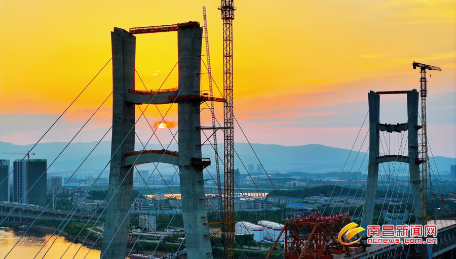 奋进的夏天！南昌市隆兴大桥跨赣江西支主桥施工忙