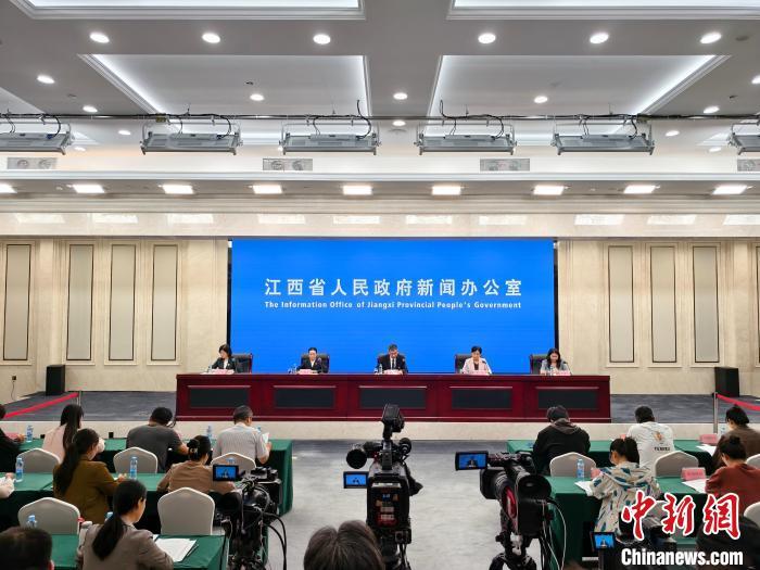 5月8日，江西省政府新聞辦舉行2025年江西省紅十字博愛周系列活動新聞發布會。江西省紅十字會供圖