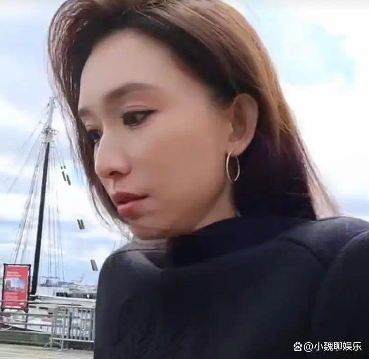 林志玲回东京被偶遇，机场和日本老公搂腰撒狗粮，颜值差距大
