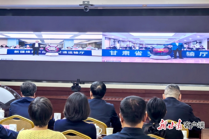 甘新两省区交通运输部门负责人在分会场宣布通车　新甘肃·甘肃日报记者　刘健　摄