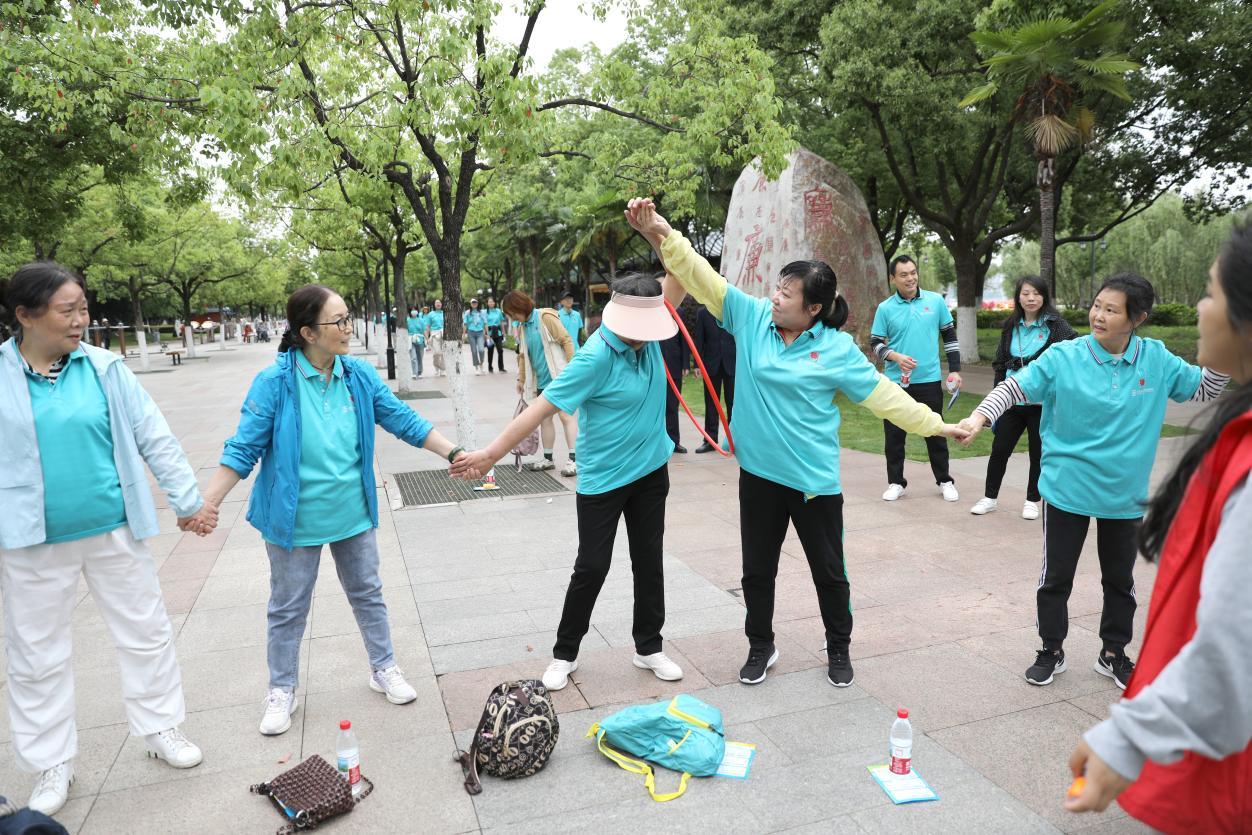 队员们齐心协力完成各个打卡任务