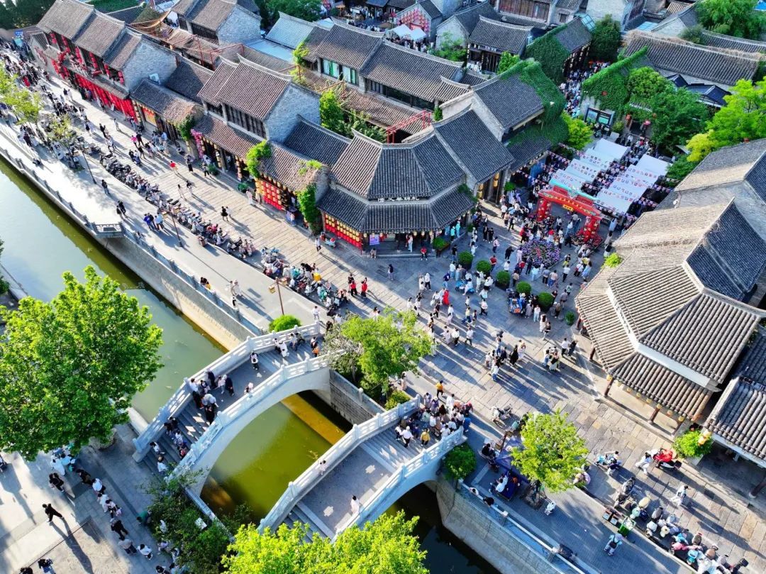 云龙区志愿者"五一"倾力护航文旅市场