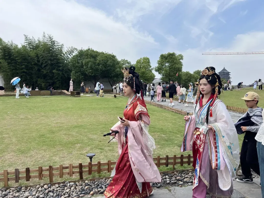 身着汉服的游客