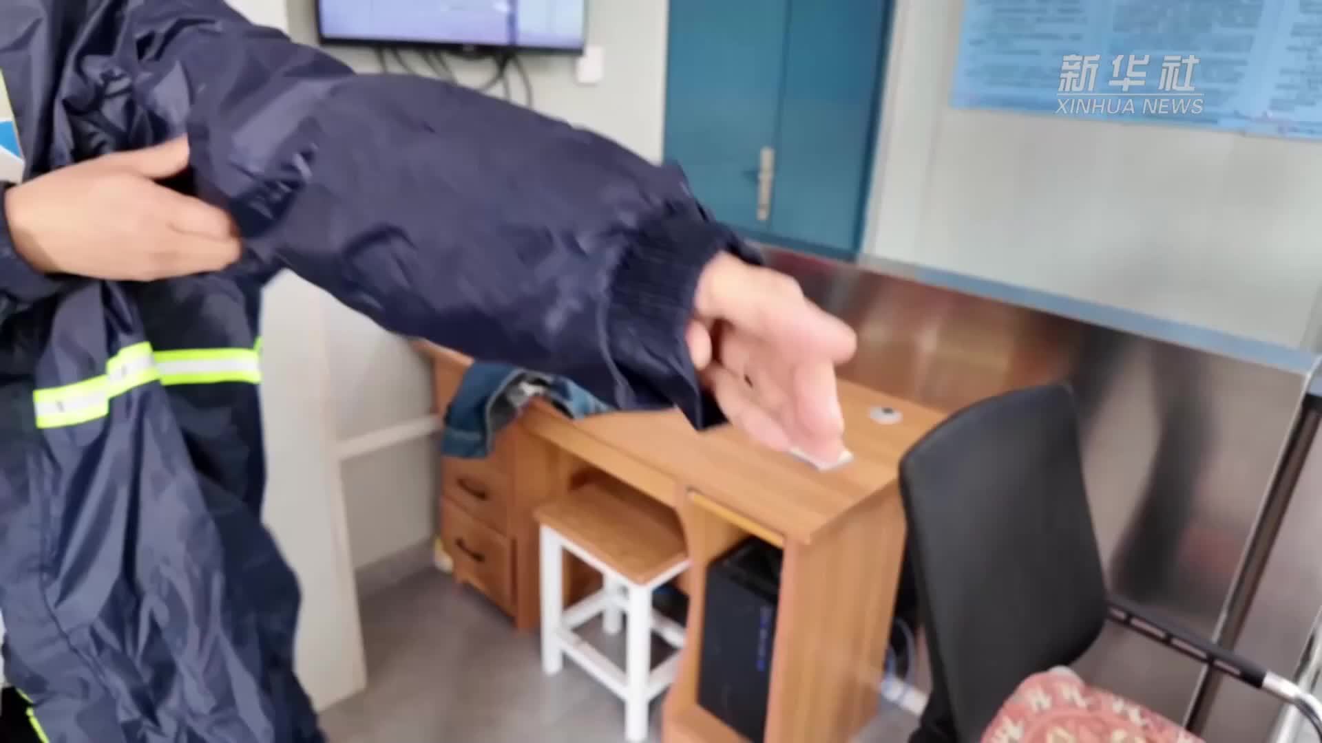 新华全媒＋丨井下风钻声 记者在750米地下体验别样劳动节