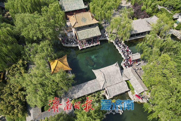 一年四季 泉在济南｜假期模式“不打烊”，趵突泉畔游人如织尽显泉城魅力