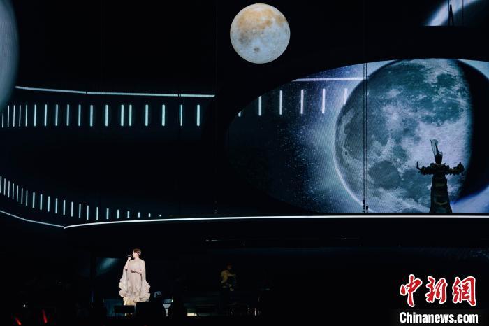 5月2日晚，林憶蓮《回響 Resonance》2025巡回演唱會(huì)南昌站亮相南昌國際體育中心體育場。劉恒君 攝