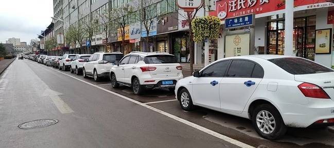 建筑围挡变身文明墙　华亭街头的公益广告会“说话”