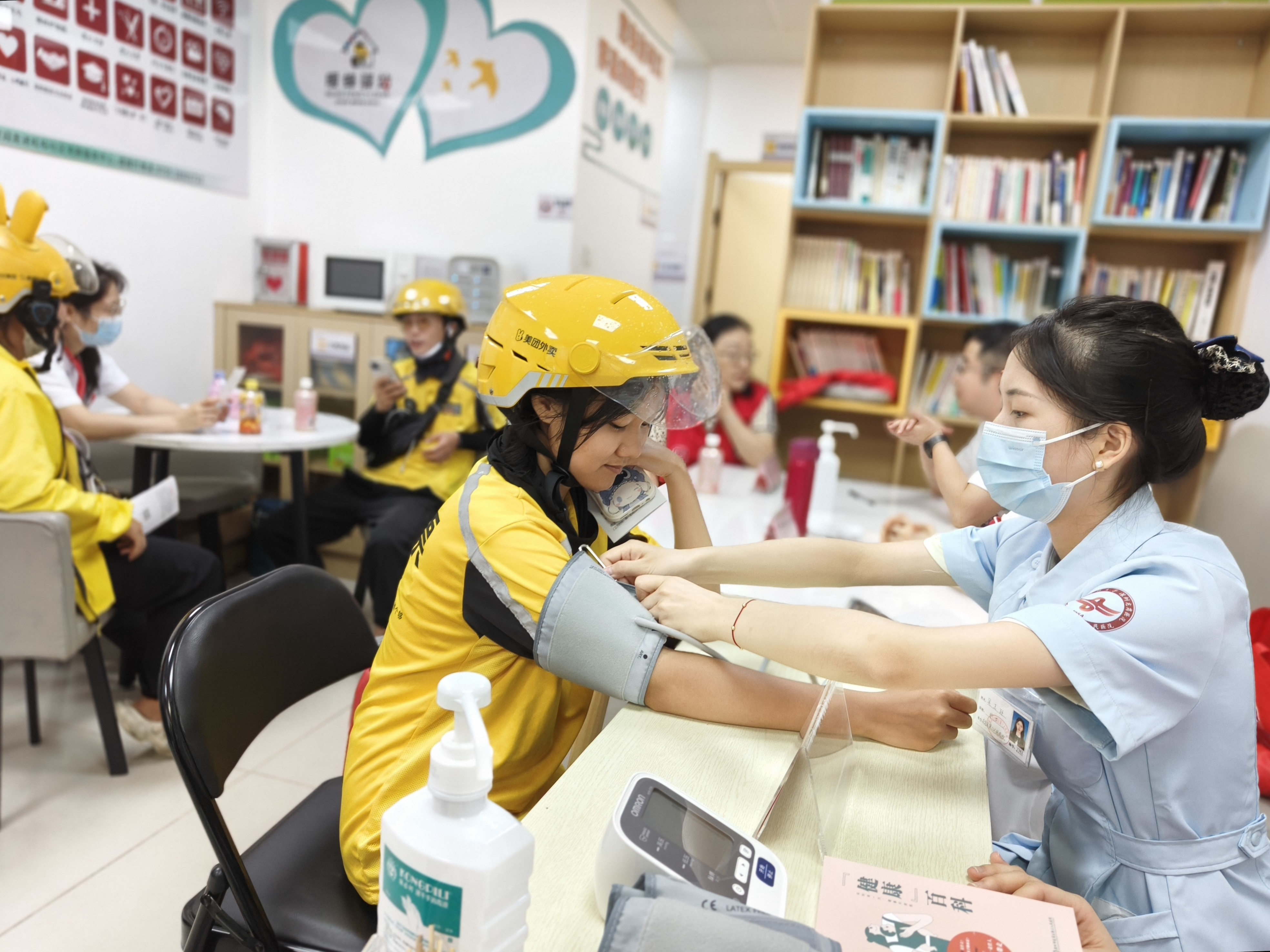 横岗喜传捷报!松柏社区暖蜂驿站获评“省级最美工会驿站”