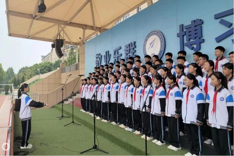 商丘市第一中学举办"人人唱好国歌"七年级合唱比赛