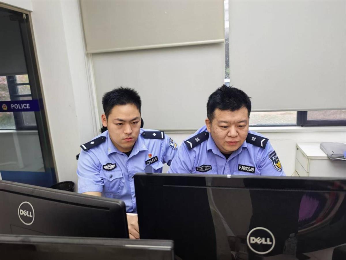 价值万余元的3双名牌鞋被当作垃圾扔了民警连夜追查帮忙找回星空体育(图3)