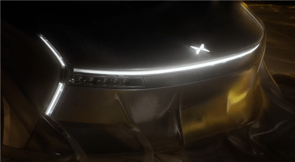 大溜背的GT纯电轿跑!小鹏全新P7官宣:棱角分明赛博感十足