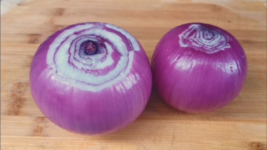 夏天多吃洋葱，教你一个神仙吃法，不炒不腌不凉拌，1次2斤不够吃