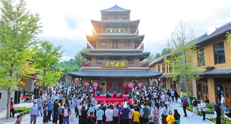 恋乡·太行水镇举办的燕文化国潮秀活动现场。 受访单位供图
