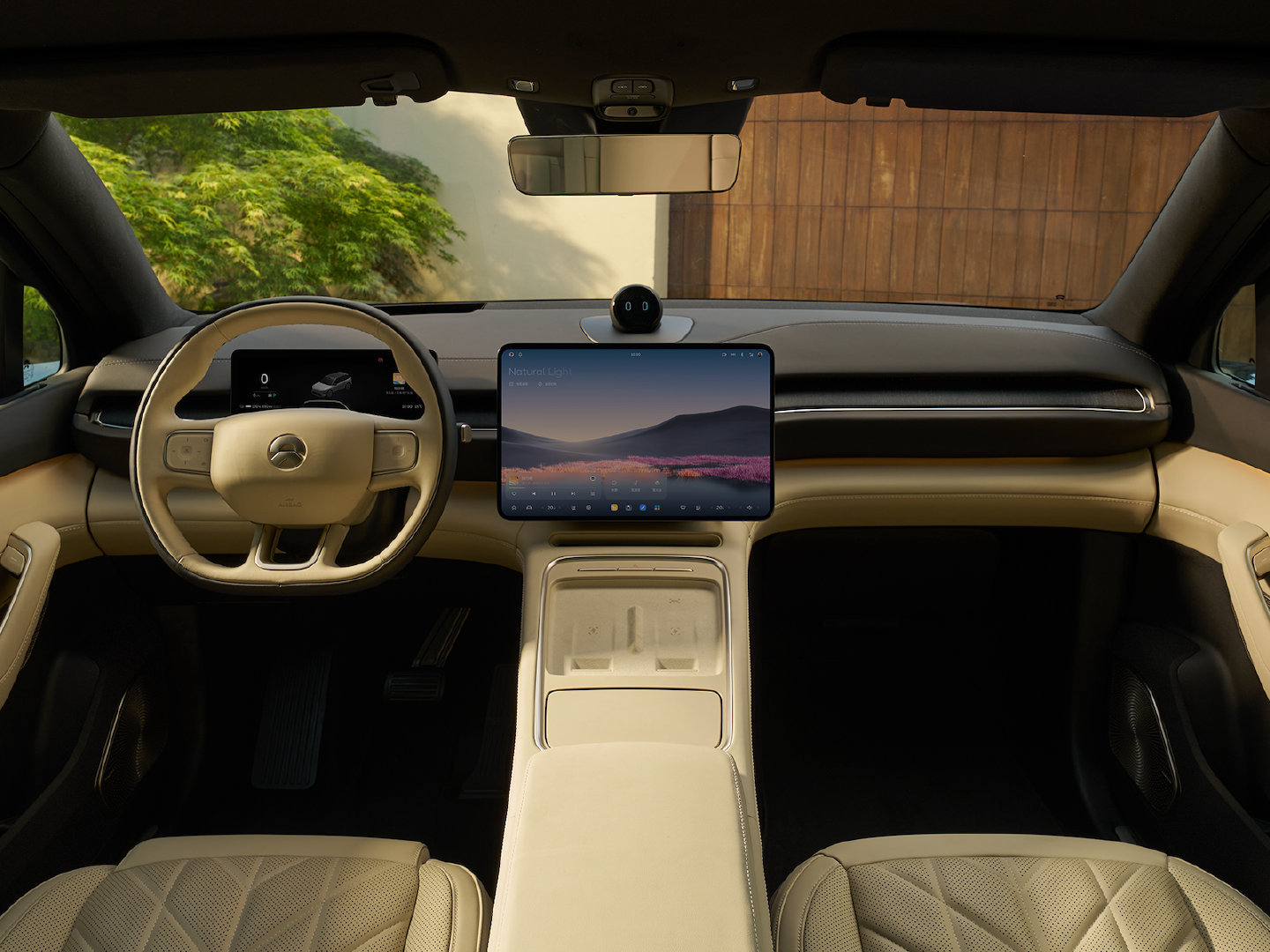 2025款蔚来ES6/EC6发布:新增高速爆胎安全控制,李斌现场演示