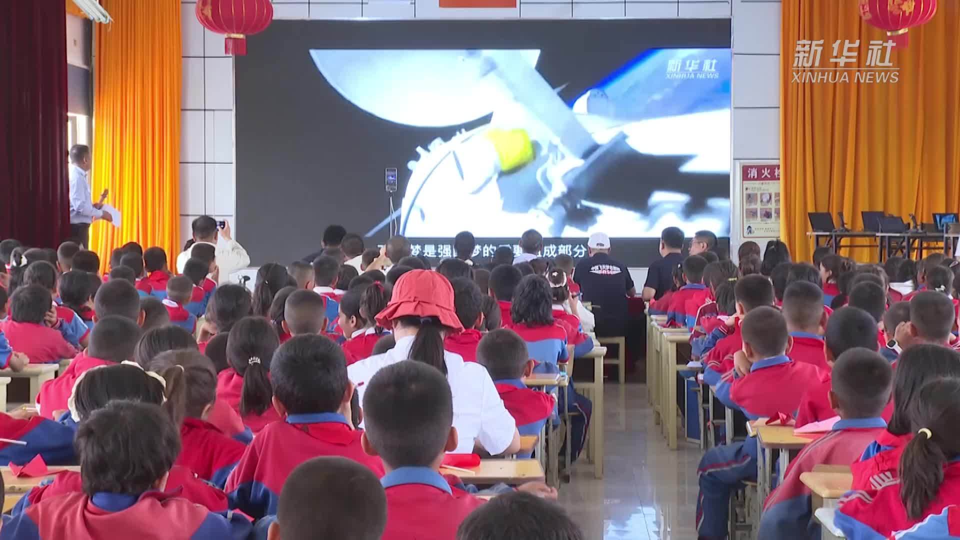 科普大篷车“三进”志愿服务走进新疆种下航天与“绿色”梦