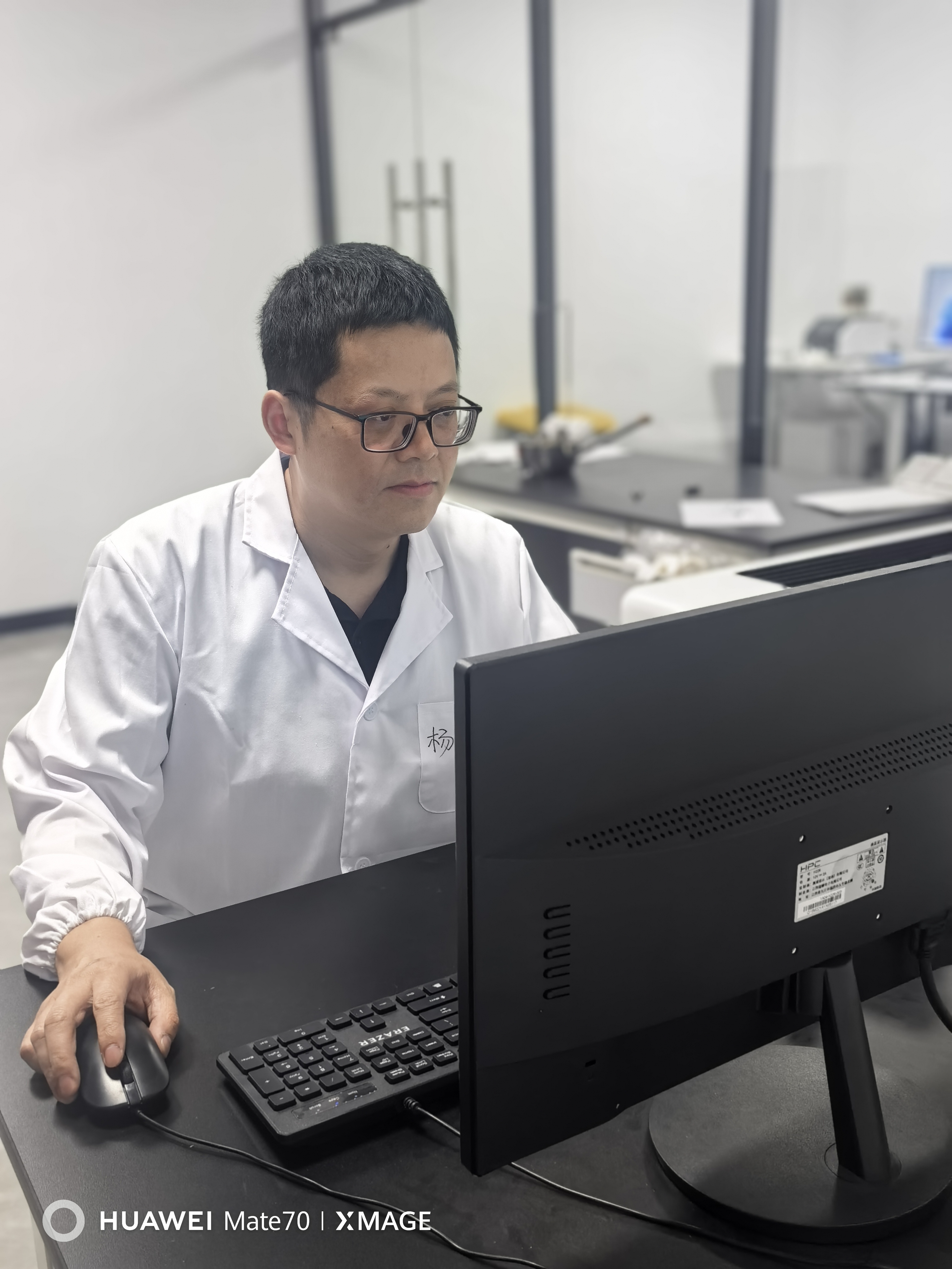 劳模周玉波：中国光学膜领域开创者