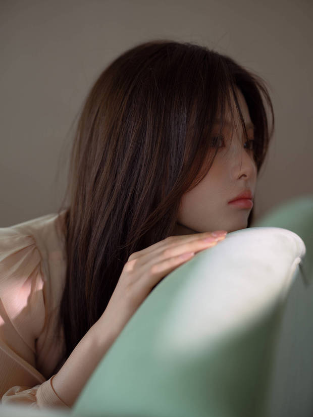 杨超越侧颜绝美。