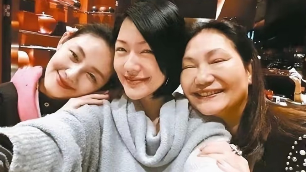 S妈深夜发声:必须带小S走出伤痛,望汪小菲再婚后疼爱孩子_凤凰网