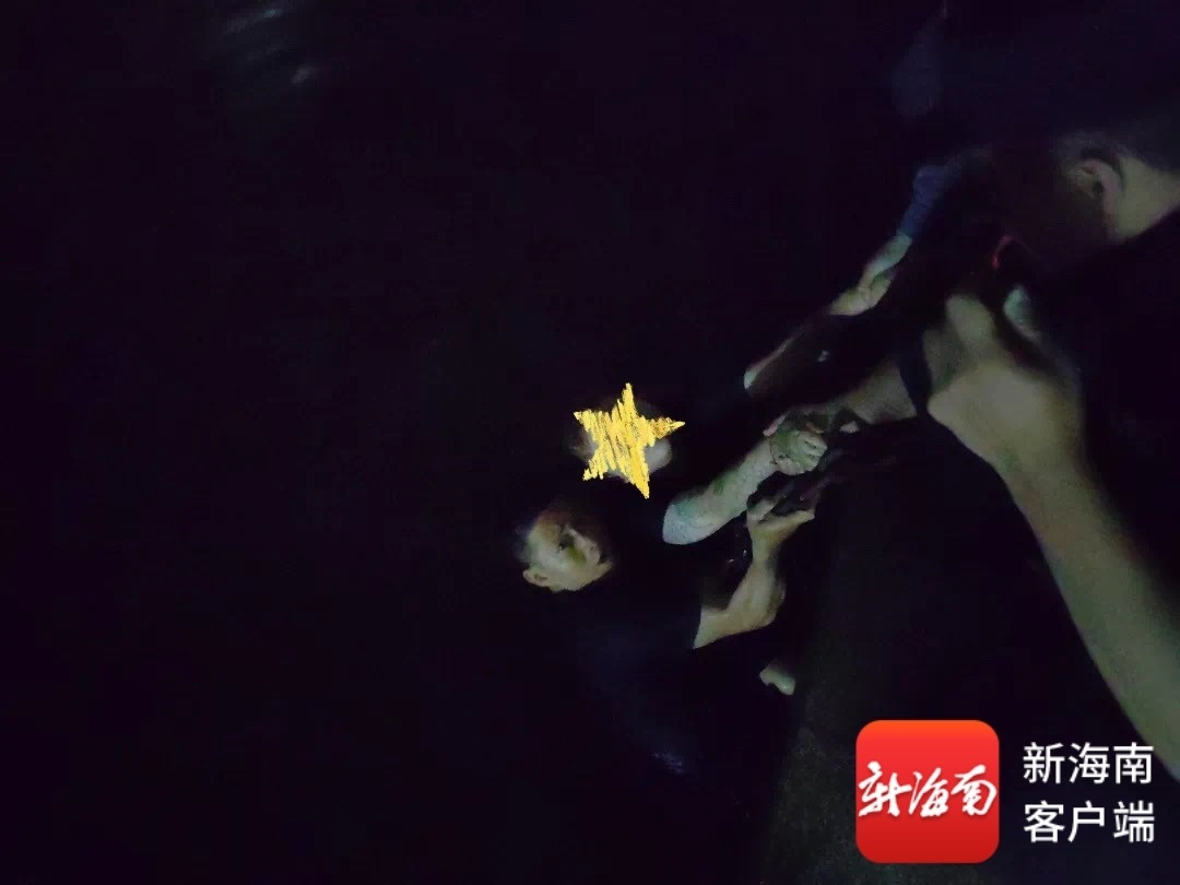 女子被澄迈公安成功救上岸。警方供图