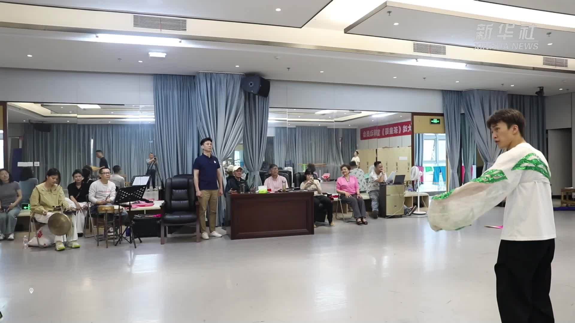 “最美职工”杨俊：为助推采茶戏发展尽责尽力