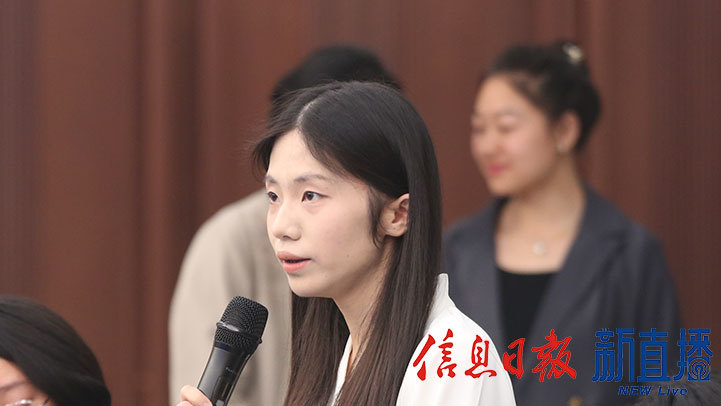 中国江西网提问（文颖 摄）