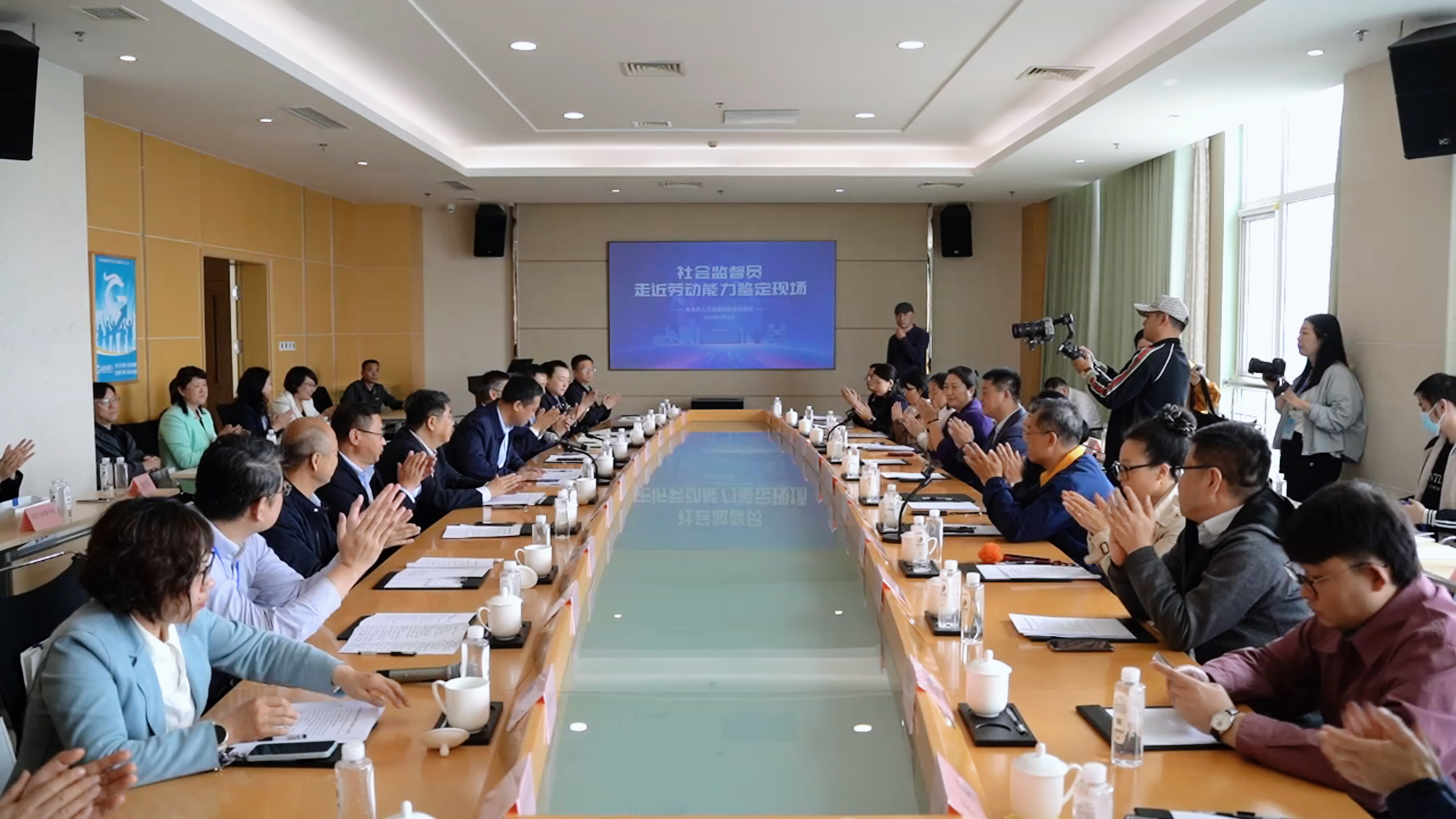 青岛市人社局举办“社会监督员走近劳动能力鉴定现场”政府开放日活动