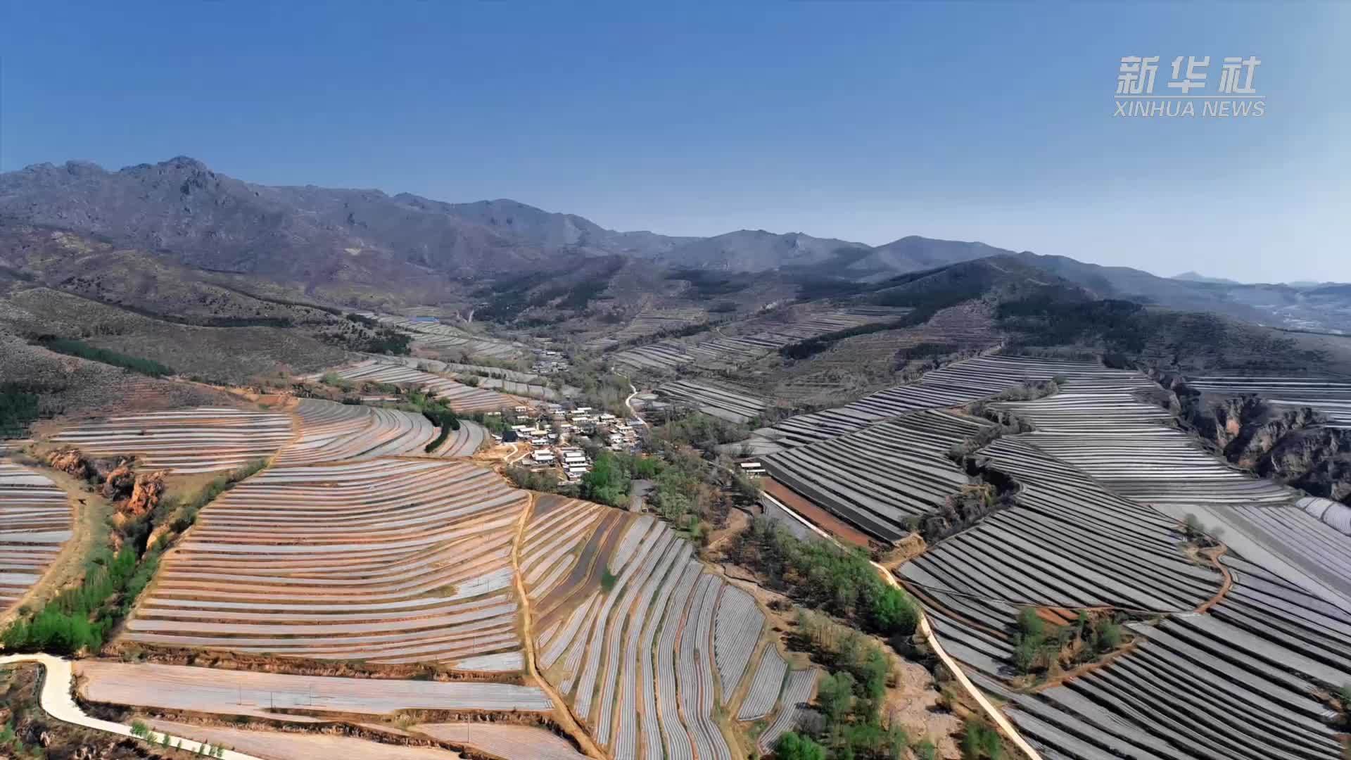 瞰中国｜梯田千层万叠 光影镀重阶