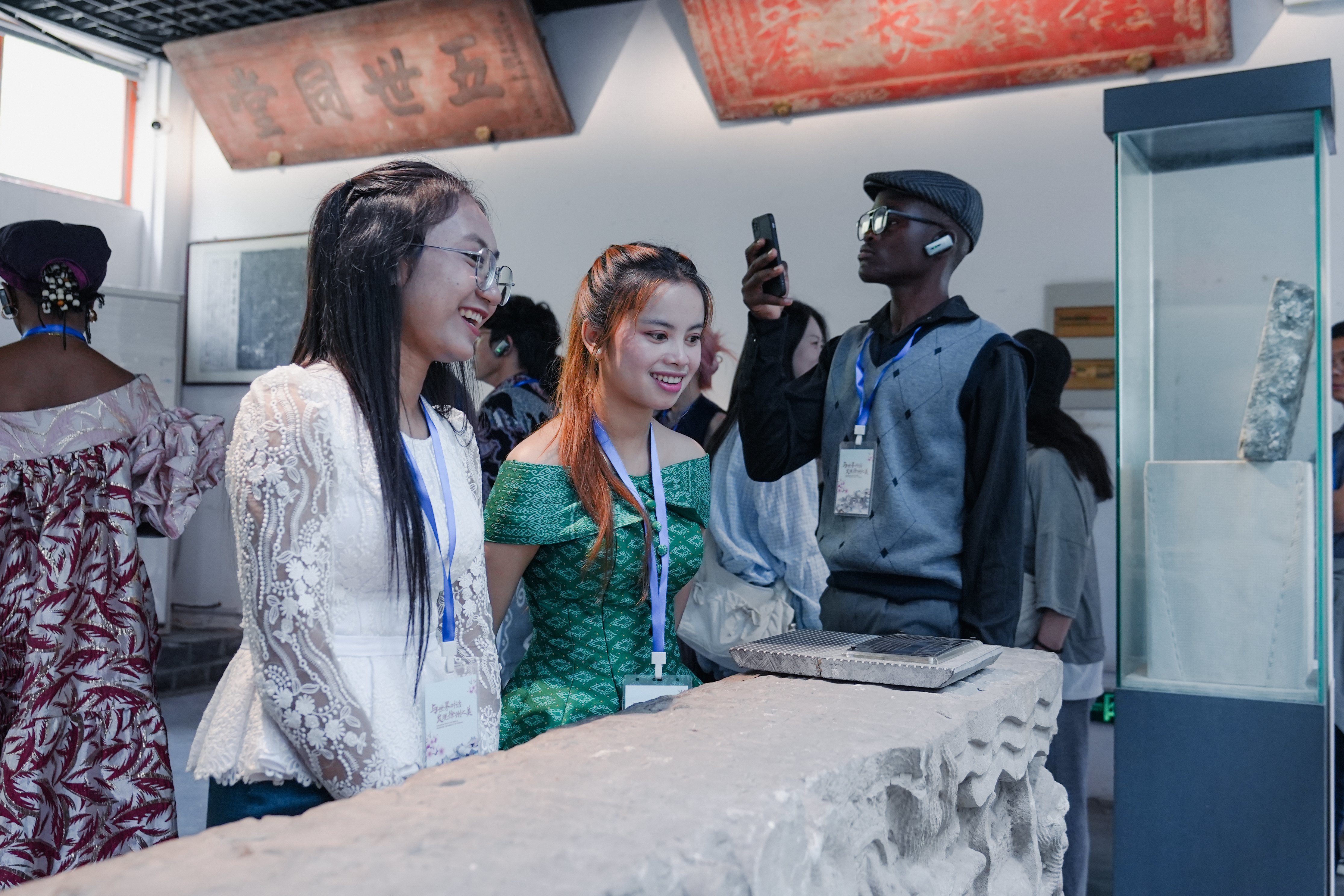 洋面孔邂逅千年古韵！多国留学生深度探访徐州鼓楼