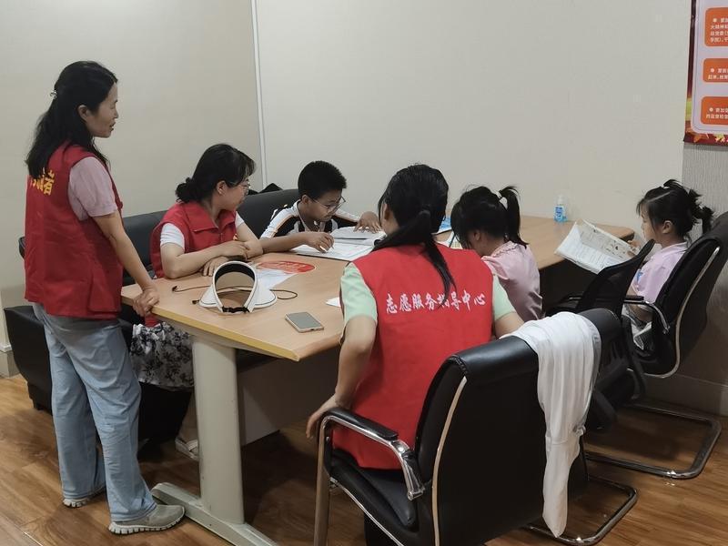 西安理工大学社区组织辖区儿童开展助学活动