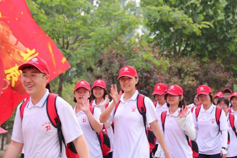 河间英华学校“微长征”：脚步丈量信念，青春书写华章