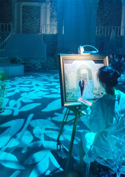 婚禮繪畫師曾曾在現場作畫