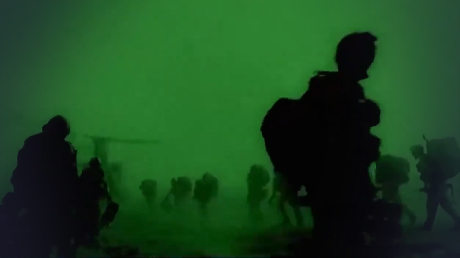 “给小男孩戴上手铐，然后枪杀他…”“他们都是杀人犯！”英退伍军人公开指认英特种部队杀害平民和儿童