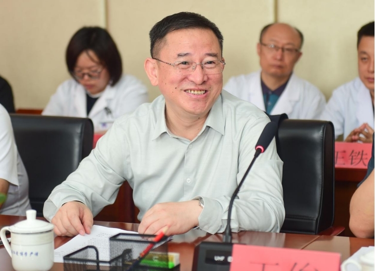河北省沧州中西医结合医院党委书记赵建勇在项目启动仪式上致辞。